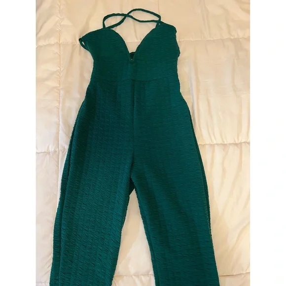 Pretty Little Thing Emerald Green Textured V Bar Lace Back Flared Jumpsuit - Picture 4 of 6